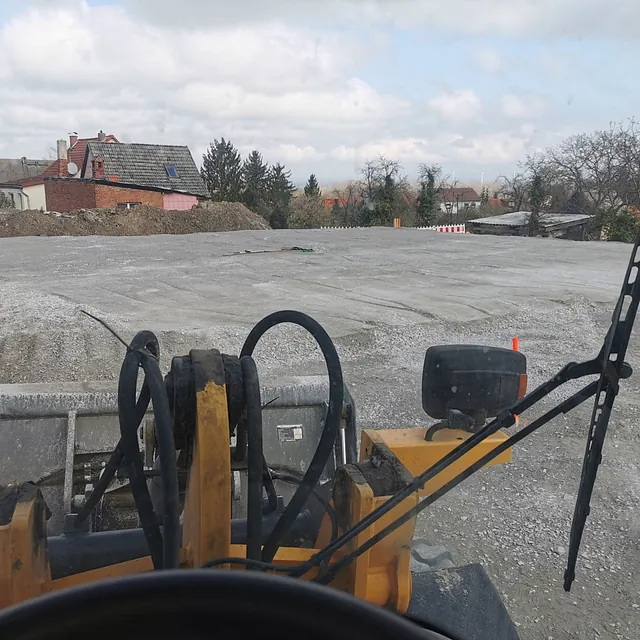 Brennstoffhandel ERNST - Baustelle mit Bagger